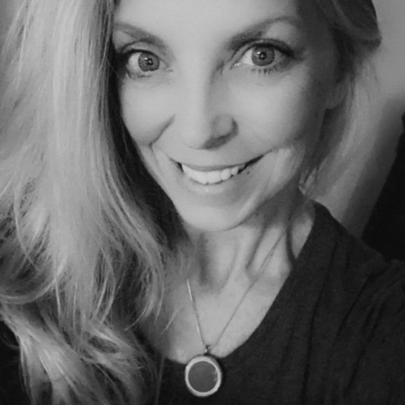 Eternal Moss Locket Pendant Necklace - Picture 13 of 14